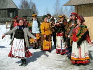 Белорусский народный праздник ”Гуканне вясны” в Белорусском государственном музее народной архитектуры и быта.